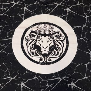 V ITALIA Studio De Vestiti T Shirt Mens Large Black Lion Graphic Print V Neck